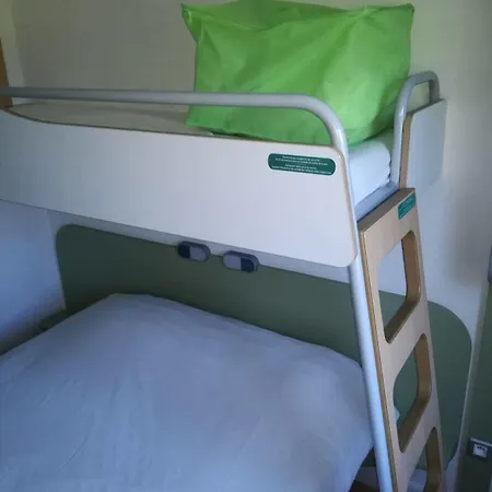 Hotel Logis De Port D'alon - St Cyr Sur 2*