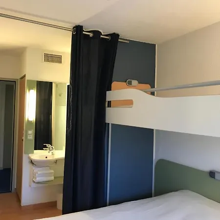 Logis De Port D'alon - St Cyr Sur Hotel
