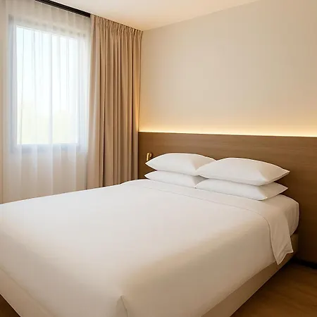 Logis De Port D'alon - St Cyr Sur 3*