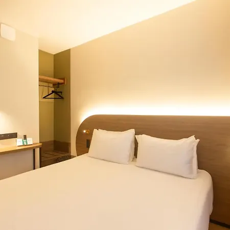 Logis De Port D'alon - St Cyr Sur 호텔 3*