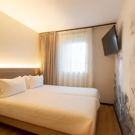 Logis De Port D'alon - St Cyr Sur 3*