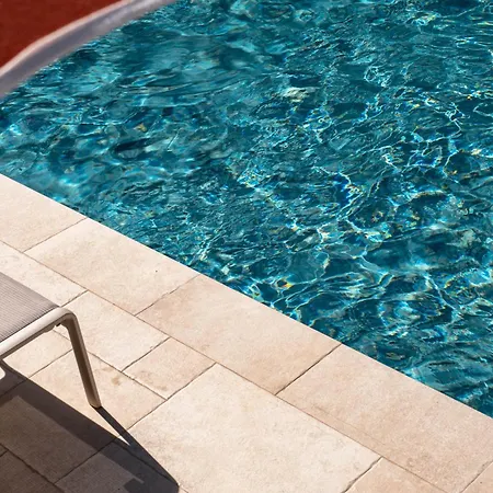 Hotel Logis De Port D'alon - St Cyr Sur 3*