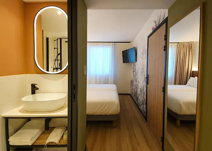 Logis De Port D'alon - St Cyr Sur Hotel 3*