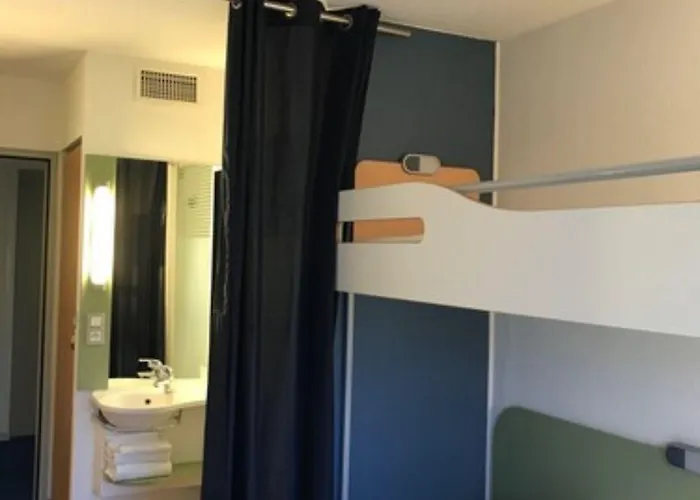 Logis De Port D'alon - St Cyr Sur 3*