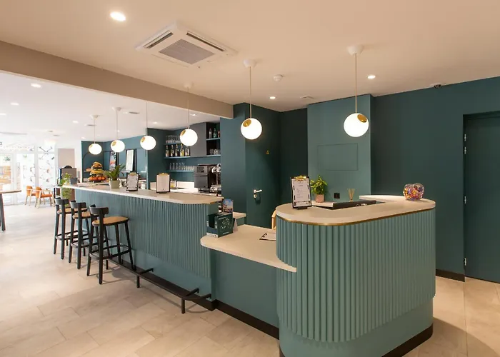 Logis De Port D'alon - St Cyr Sur 3*